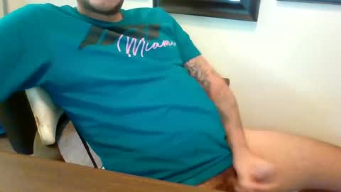 Snapshot of hoyosjay68 chatting on December 10, 2:06 pm Jay.....jayhoe878 SC online show from December 10, 2:06 pm