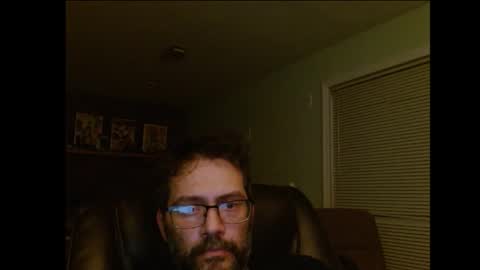 Snapshot of hunglonelyguy chatting on October 27, 12:35 am LonelyGuy online show from October 27, 12:35 am