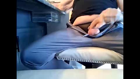 hungryluver online show from April 14, 3:22 pm