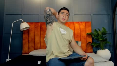 hunk_ryan online show from February 4, 12:33 pm