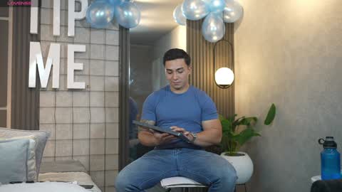 hunk_ryan online show from January 20, 1:32 pm