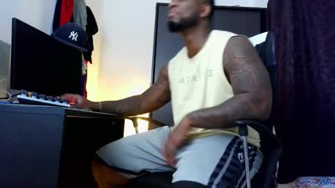 Mr H Independent model online show from February 27, 2:45 am