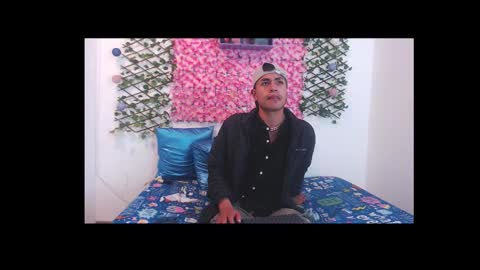 iam_lukas__ online show from September 19, 11:43 am