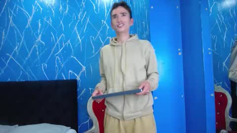 Iam Smith  online show from February 3, 3:26 am