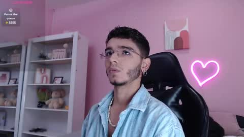 IAN CASTILLO online show from February 10, 11:15 am