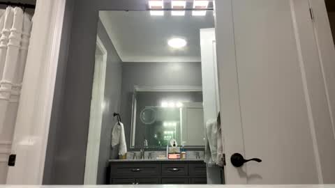 icanmakeyousquirt69 online show from March 31, 5:42 am