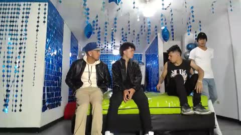 THOMAS AND DAMIAND online show from February 11, 1:09 pm