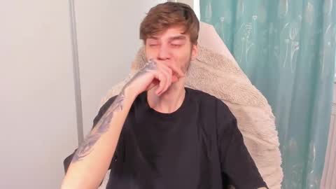 Snapshot of illusions888 chatting on February 21, 10:07 am D-Illusion online show from February 21, 10:07 am