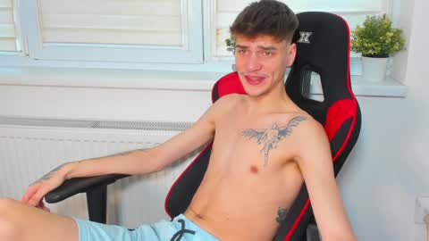 Snapshot of illusions888 chatting on December 5, 12:33 pm D-Illusion online show from December 5, 12:33 pm