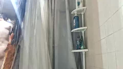 Imstuckhere online show from June 6, 9:21 pm
