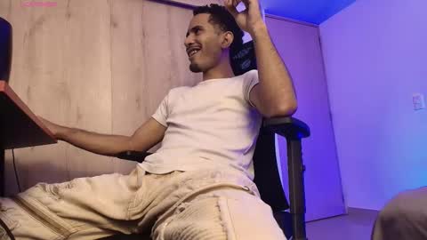 Daniel   thumb up me please its important Im new INDEPENDENT MODEL online show from March 27, 1:32 am