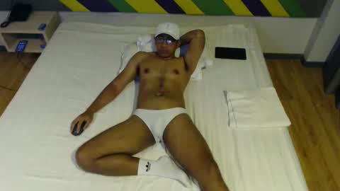 Snapshot of incrediballz chatting on September 27, 7:23 pm incrediballz online show from September 27, 7:23 pm