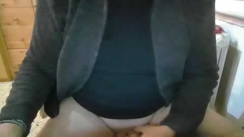 intimiumidi1 online show from January 15, 10:52 am