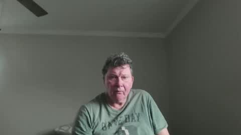 island625103 online show from January 5, 6:44 pm