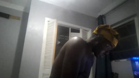 islandbey242 online show from May 18, 3:35 am