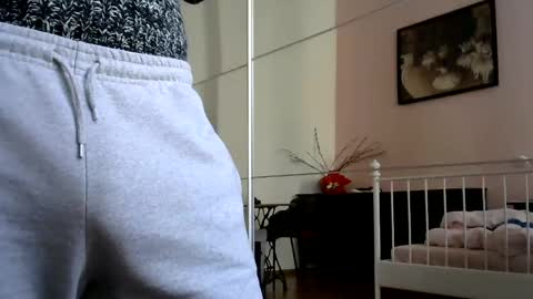 italianmonsterD online show from February 8, 10:18 am