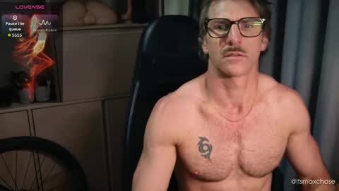 itsmaxchase online show from April 11, 1:36 pm