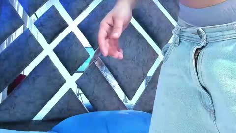 izaack online show from January 10, 1:04 pm