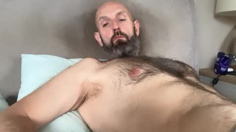 izzysboytoy1 online show from June 12, 12:03 pm