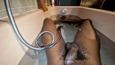 Snapshot of j24cmsd chatting on January 18, 4:53 pm imagine u call me to Repair your shower online show from January 18, 4:53 pm