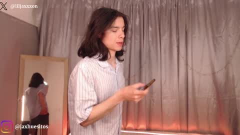 Hey im Jaxxxon check my info     online show from June 8, 1:01 pm