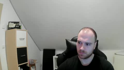 here4y online show from December 11, 8:38 am