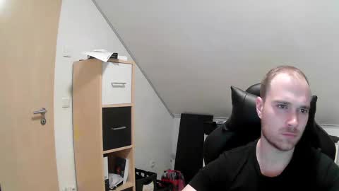 here4y online show from March 9, 9:25 pm