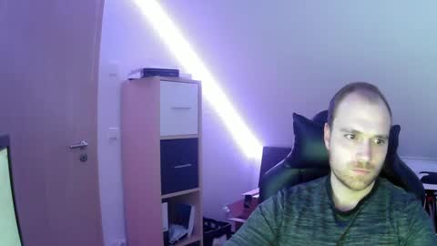 here4y online show from February 17, 6:04 pm