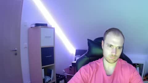 here4y online show from February 10, 6:03 pm