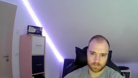 here4y online show from December 22, 11:22 am