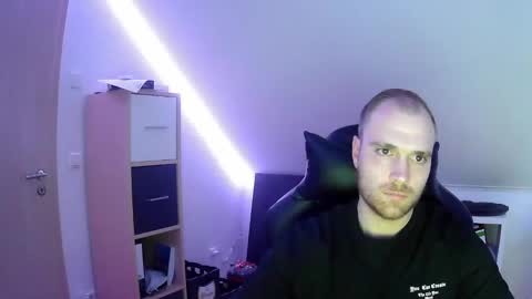 here4y online show from March 4, 6:18 pm