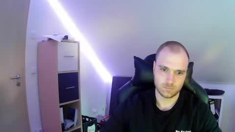 here4y online show from March 6, 4:49 pm