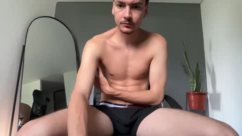 INDEPENDENT MODEL online show from October 29, 2:20 pm