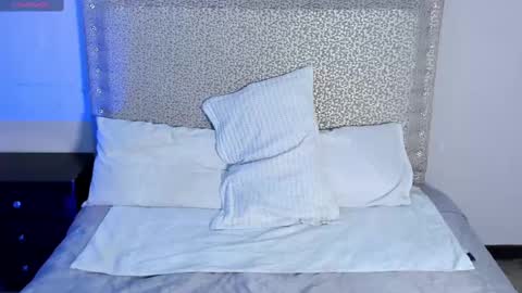 Jack White online show from February 12, 4:01 am