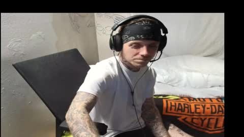 showingitoff online show from March 7, 7:39 am