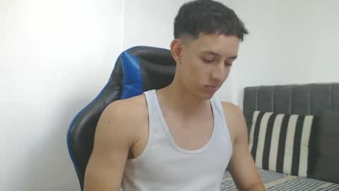 Hi guys im new 3 online show from April 20, 5:37 pm