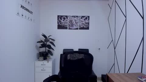 james_adamss_ online show from December 4, 12:45 pm