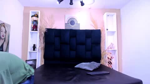 James y Kenet online show from February 2, 1:08 pm