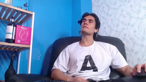 james_morrisonm online show from March 28, 6:19 pm