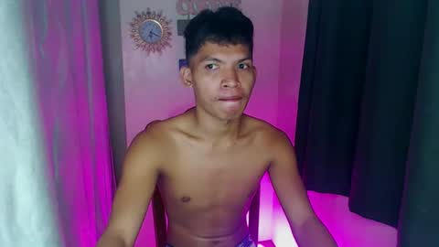 janlloyd04 online show from December 23, 1:47 am