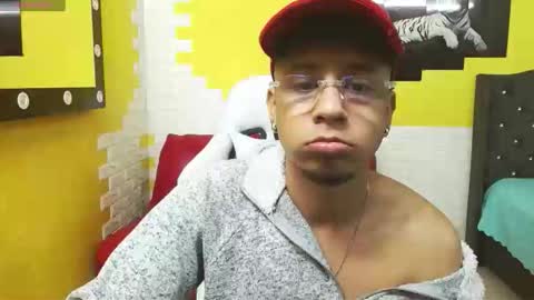 jbarto_ online show from June 5, 6:52 am