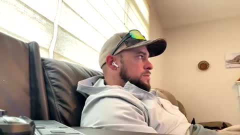 jbills910910 online show from March 18, 1:47 pm