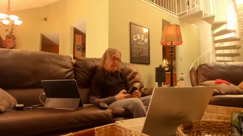 JDinEuless online show from February 1, 5:44 pm