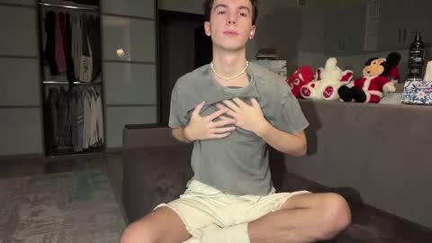 jeremy1scott online show from November 20, 3:28 am