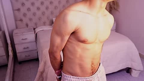 jhoanleandro online show from May 29, 5:28 am