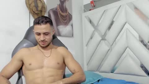 Snapshot of jhonny_flames7 chatting on December 4, 1:14 am jhonny online show from December 4, 1:14 am