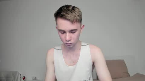Snapshot of jimyti_bad_boy chatting on February 19, 6:43 pm jimyti_bad_boy online show from February 19, 6:43 pm
