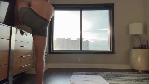 J online show from January 7, 11:43 pm