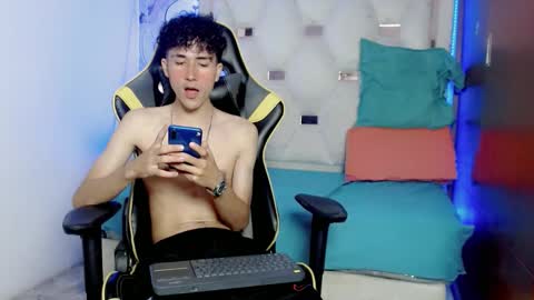 johnny_cagee online show from December 5, 6:09 am