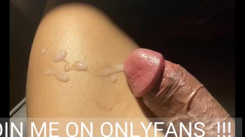 Snapshot of johnnyfun_xxx chatting on January 2, 3:37 am Johnnystrongarms                 online show from January 2, 3:37 am